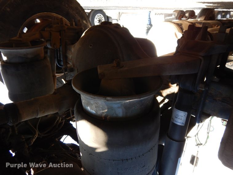 image for item DJ5799 2012 Freightliner Cascadia 125  semi truck