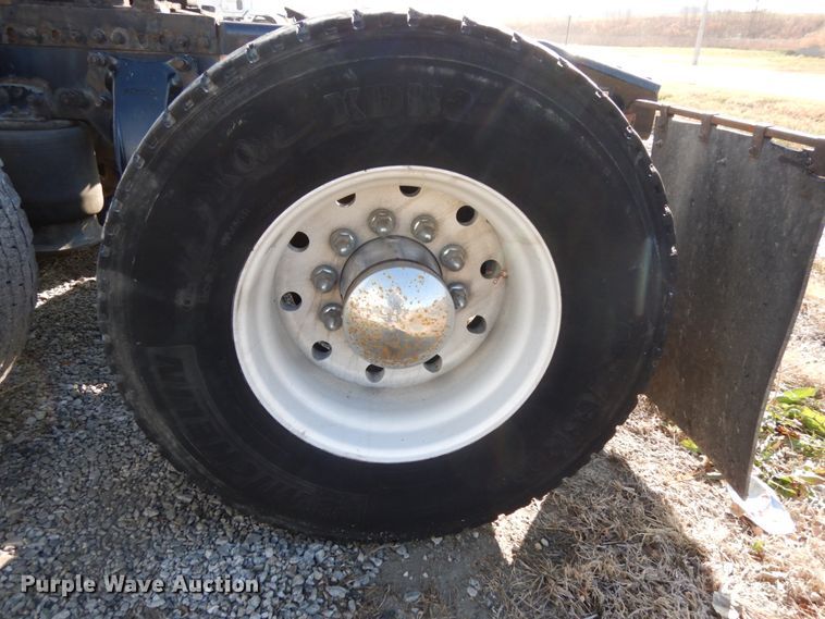 image for item DJ5799 2012 Freightliner Cascadia 125  semi truck