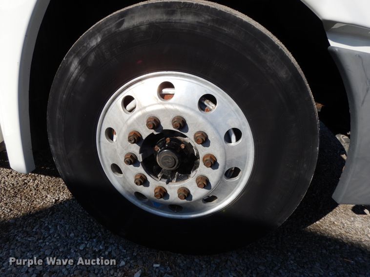 image for item DJ5799 2012 Freightliner Cascadia 125  semi truck