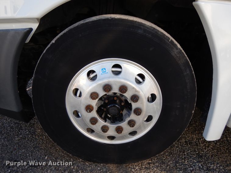 image for item DJ5799 2012 Freightliner Cascadia 125  semi truck