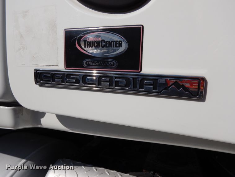 image for item DJ5799 2012 Freightliner Cascadia 125  semi truck