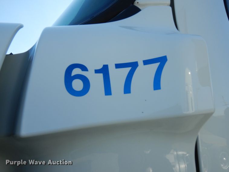 image for item DJ5799 2012 Freightliner Cascadia 125  semi truck