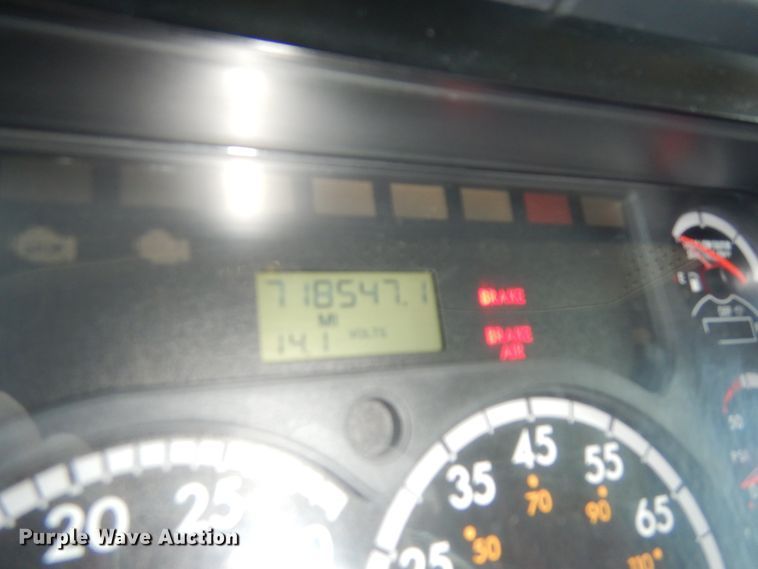 image for item DJ5800 2013 Freightliner Cascadia 125  semi truck