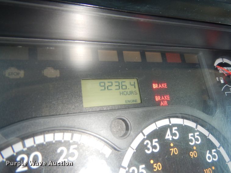 image for item DJ5800 2013 Freightliner Cascadia 125  semi truck