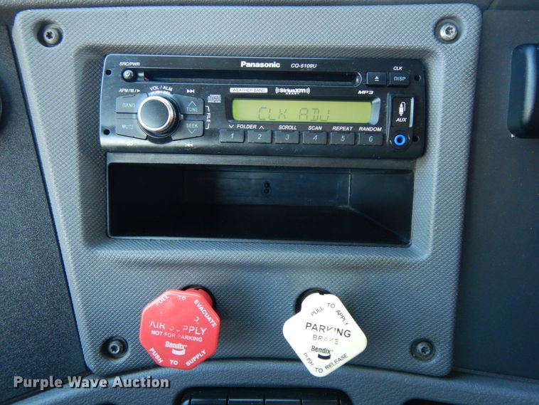 image for item DJ5800 2013 Freightliner Cascadia 125  semi truck