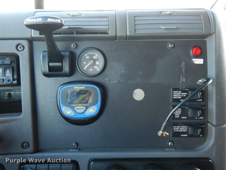 image for item DJ5800 2013 Freightliner Cascadia 125  semi truck