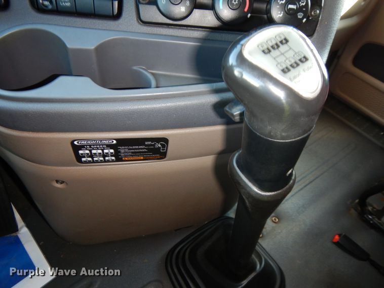 image for item DJ5800 2013 Freightliner Cascadia 125  semi truck