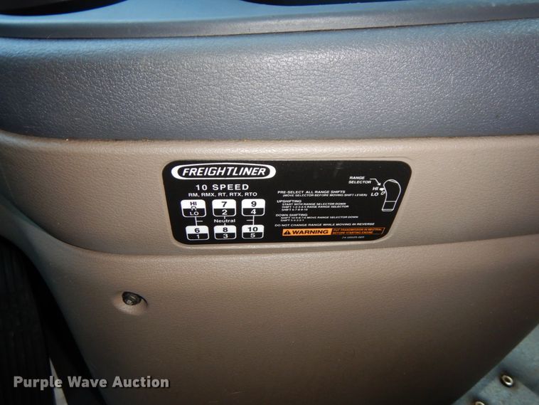 image for item DJ5800 2013 Freightliner Cascadia 125  semi truck