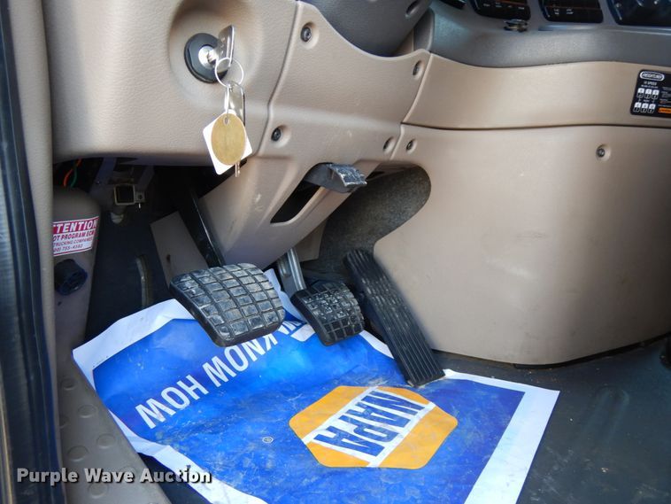 image for item DJ5800 2013 Freightliner Cascadia 125  semi truck