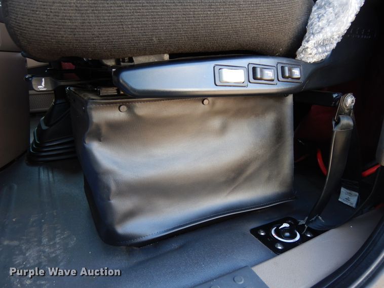 image for item DJ5800 2013 Freightliner Cascadia 125  semi truck