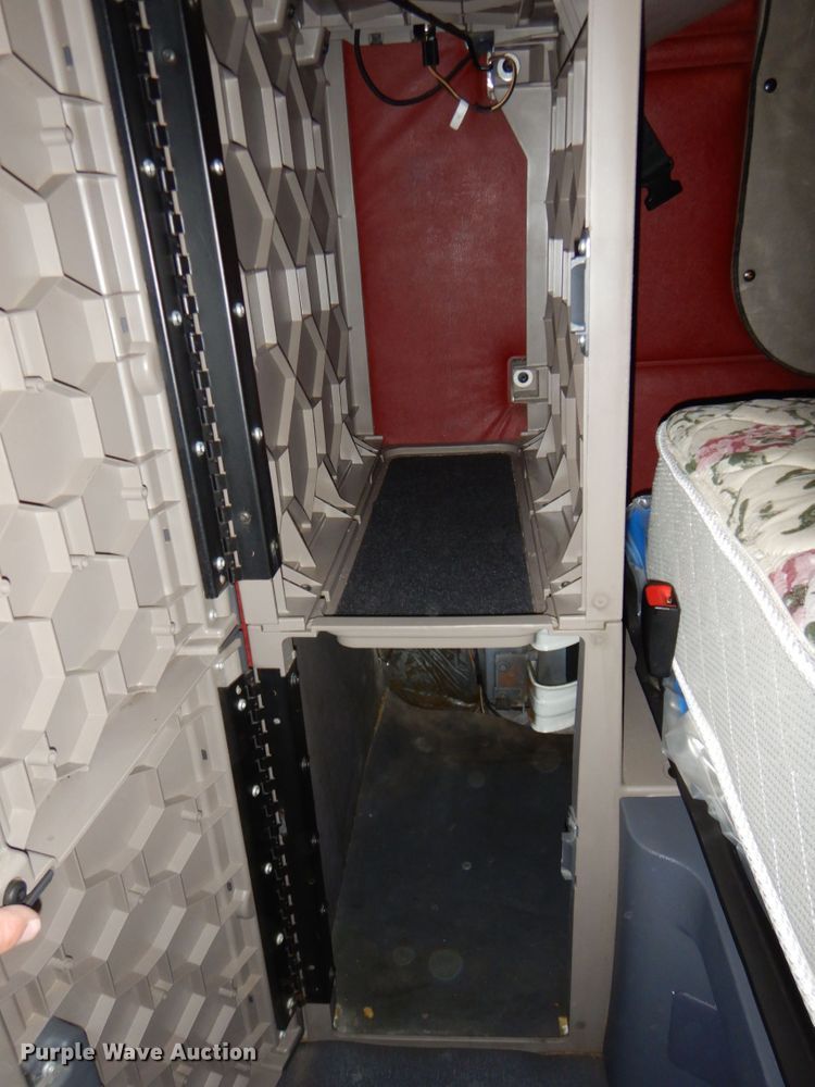 image for item DJ5800 2013 Freightliner Cascadia 125  semi truck