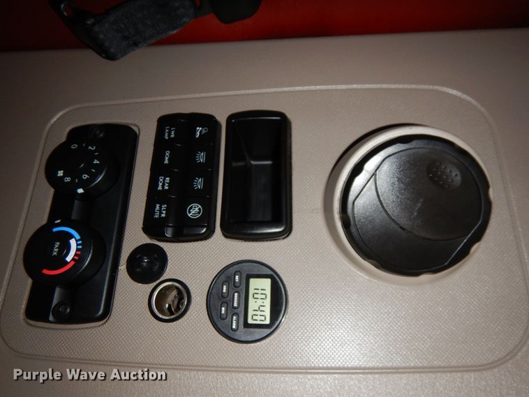 image for item DJ5800 2013 Freightliner Cascadia 125  semi truck