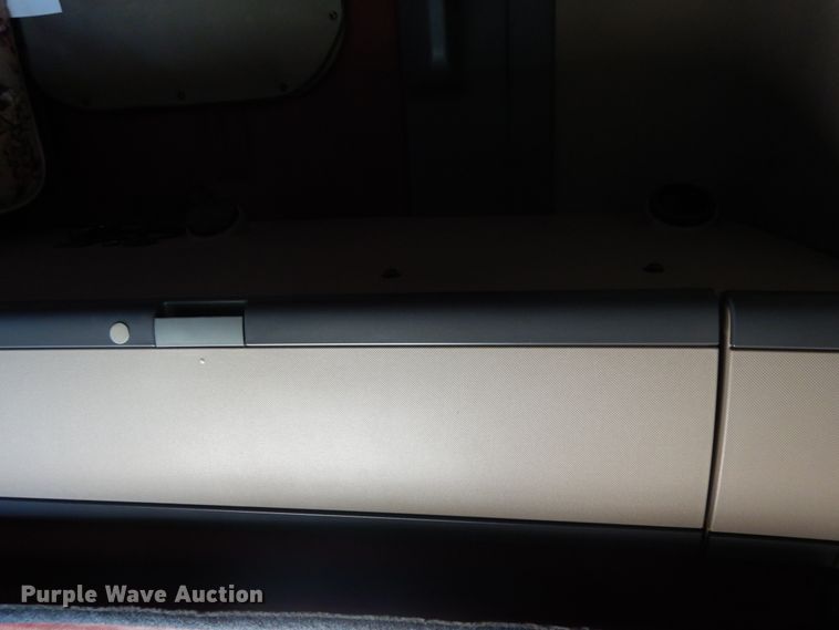 image for item DJ5800 2013 Freightliner Cascadia 125  semi truck