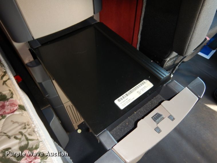 image for item DJ5800 2013 Freightliner Cascadia 125  semi truck