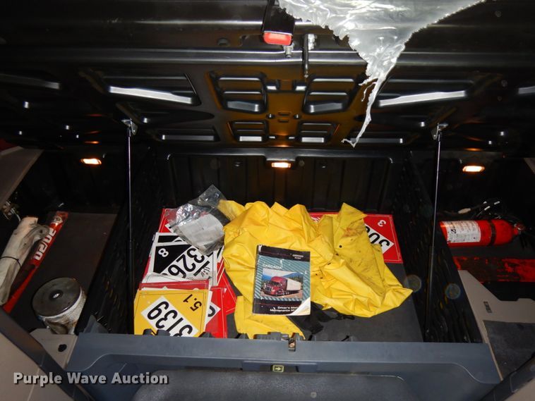 image for item DJ5800 2013 Freightliner Cascadia 125  semi truck