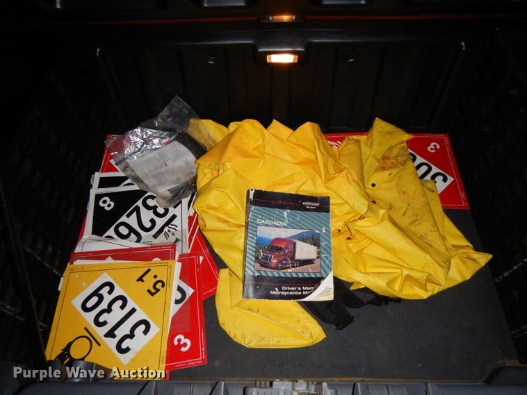 image for item DJ5800 2013 Freightliner Cascadia 125  semi truck