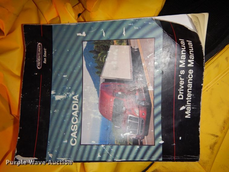 image for item DJ5800 2013 Freightliner Cascadia 125  semi truck