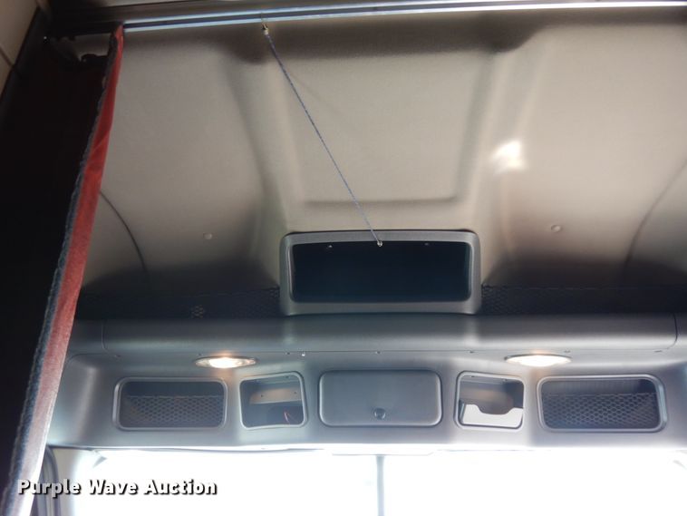 image for item DJ5800 2013 Freightliner Cascadia 125  semi truck