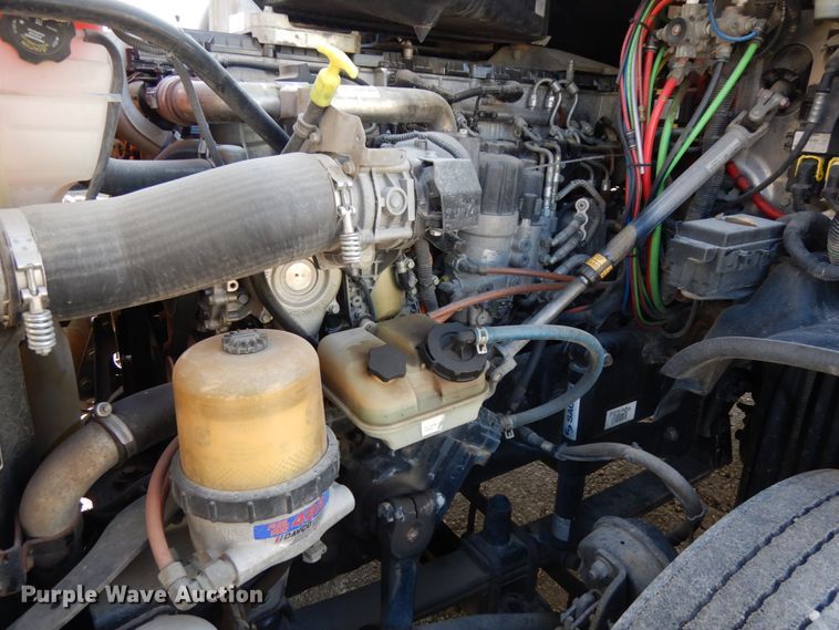 image for item DJ5800 2013 Freightliner Cascadia 125  semi truck