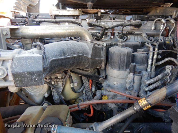 image for item DJ5800 2013 Freightliner Cascadia 125  semi truck