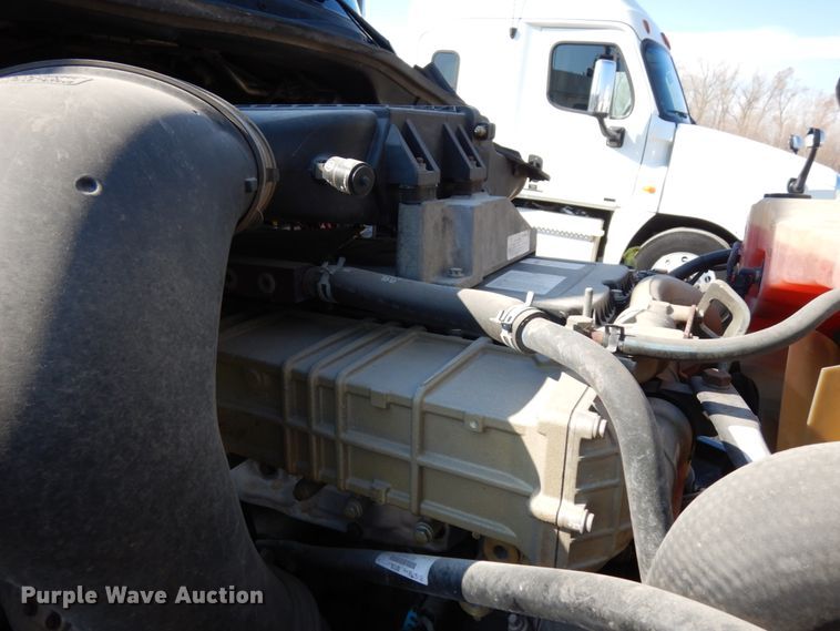 image for item DJ5800 2013 Freightliner Cascadia 125  semi truck