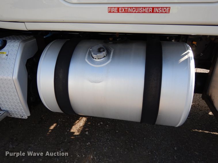 image for item DJ5800 2013 Freightliner Cascadia 125  semi truck