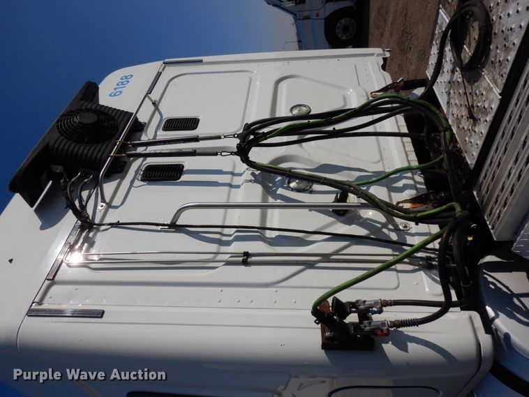 image for item DJ5800 2013 Freightliner Cascadia 125  semi truck