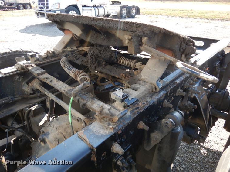 image for item DJ5800 2013 Freightliner Cascadia 125  semi truck