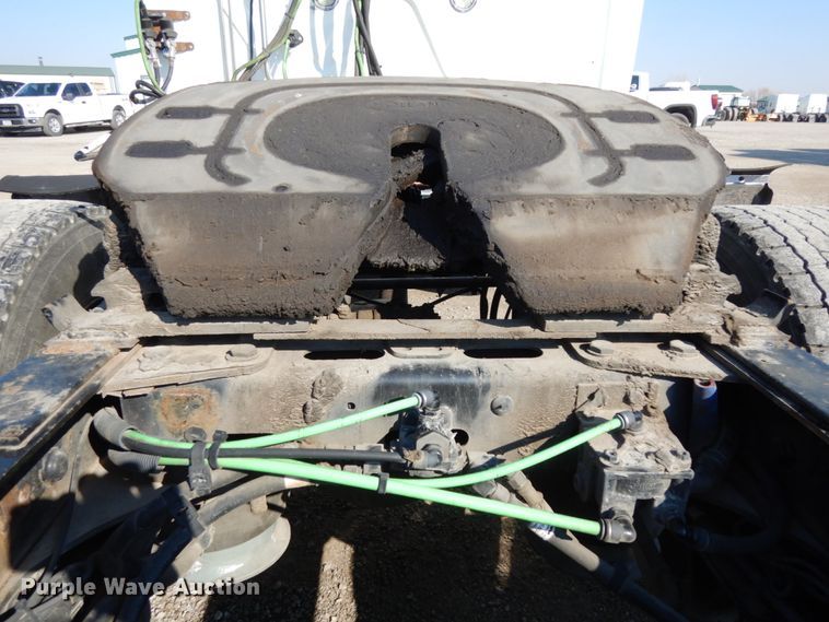 image for item DJ5800 2013 Freightliner Cascadia 125  semi truck