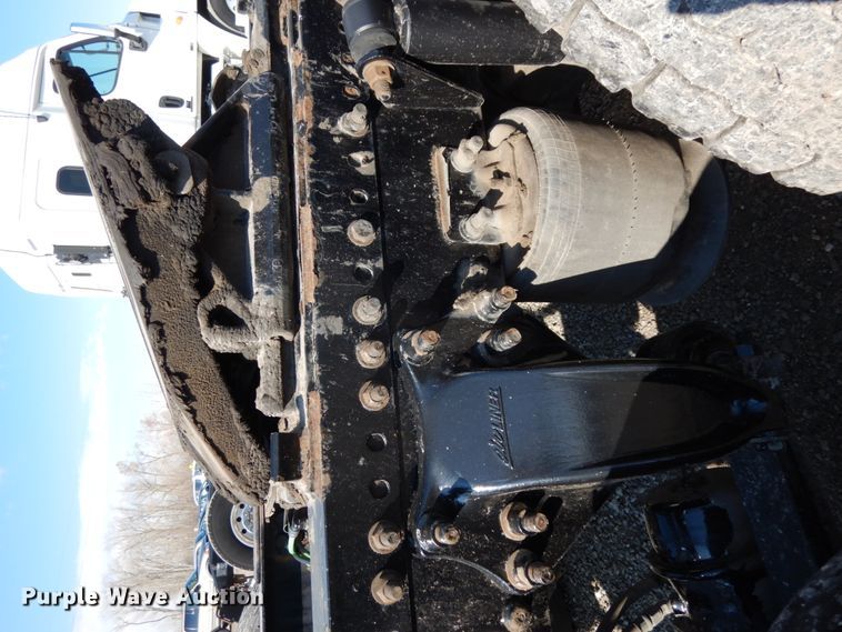 image for item DJ5800 2013 Freightliner Cascadia 125  semi truck