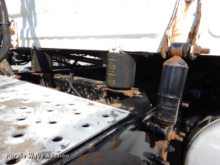 image for item DJ5800 2013 Freightliner Cascadia 125  semi truck