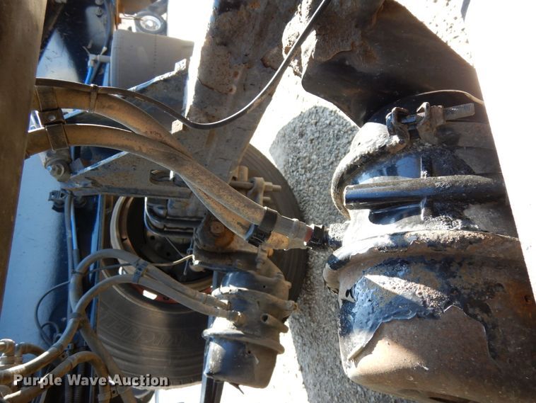 image for item DJ5800 2013 Freightliner Cascadia 125  semi truck