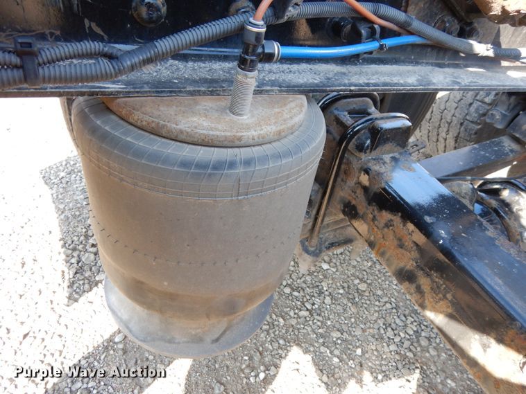 image for item DJ5800 2013 Freightliner Cascadia 125  semi truck