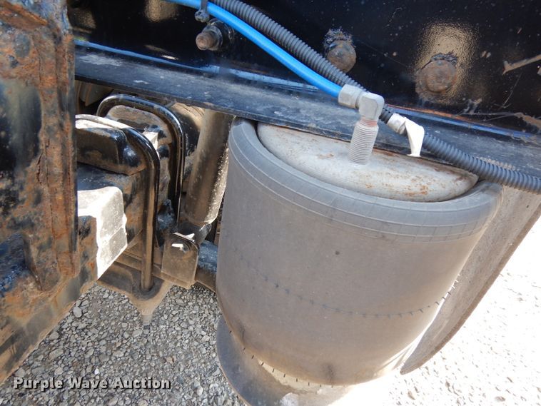 image for item DJ5800 2013 Freightliner Cascadia 125  semi truck