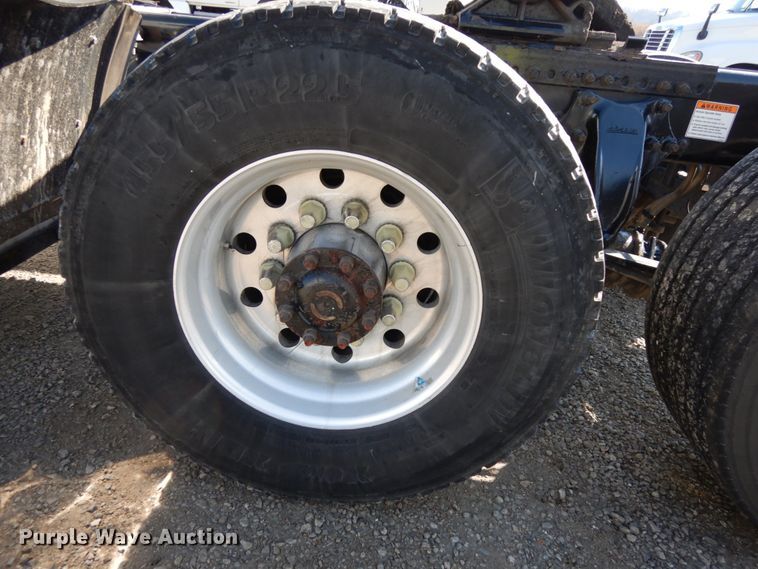 image for item DJ5800 2013 Freightliner Cascadia 125  semi truck