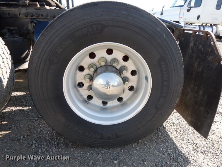 image for item DJ5800 2013 Freightliner Cascadia 125  semi truck