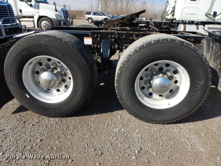 image for item DJ5800 2013 Freightliner Cascadia 125  semi truck