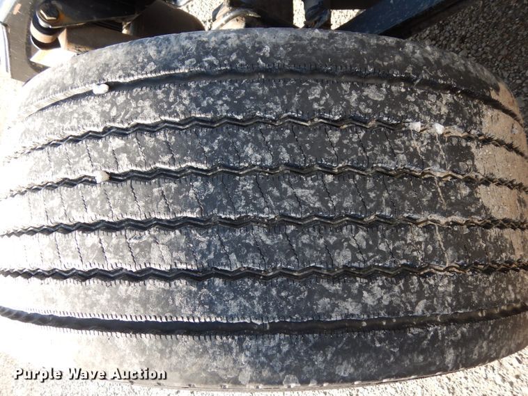 image for item DJ5800 2013 Freightliner Cascadia 125  semi truck