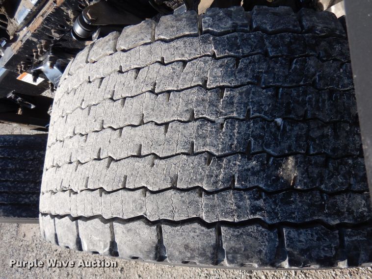 image for item DJ5800 2013 Freightliner Cascadia 125  semi truck