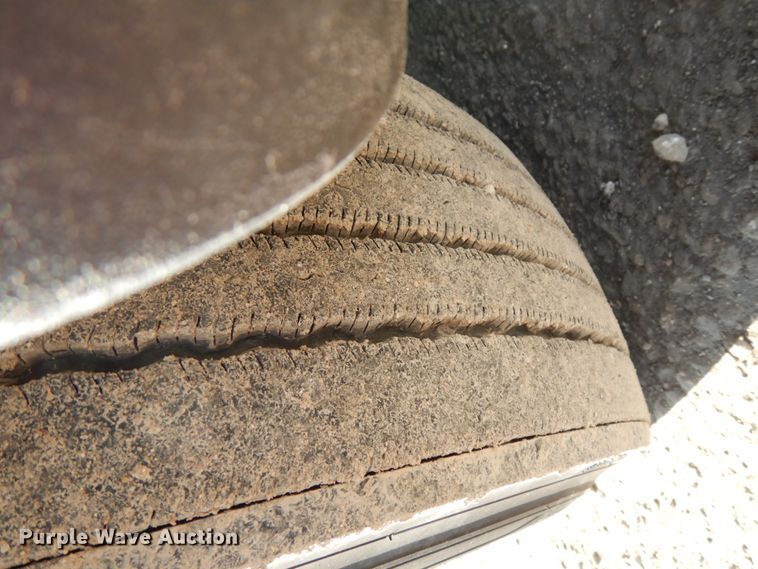 image for item DJ5800 2013 Freightliner Cascadia 125  semi truck