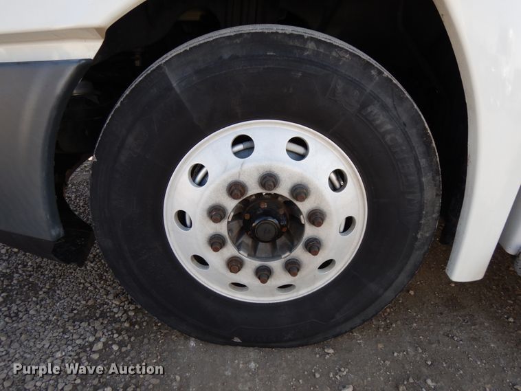 image for item DJ5800 2013 Freightliner Cascadia 125  semi truck