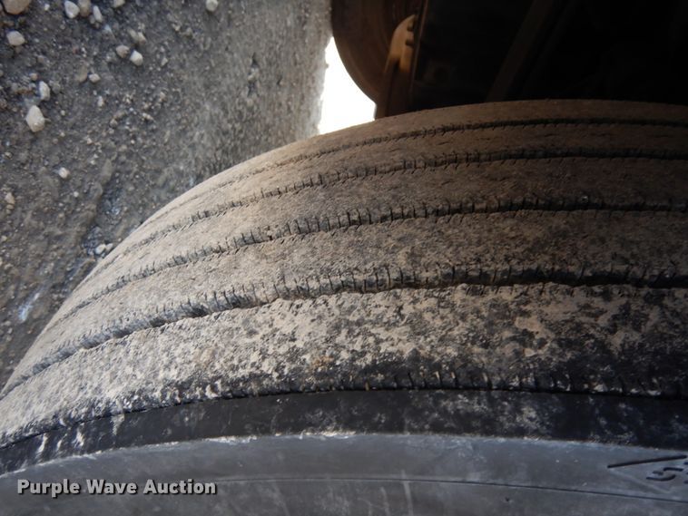 image for item DJ5800 2013 Freightliner Cascadia 125  semi truck