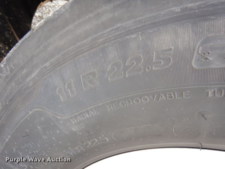 image for item DJ5800 2013 Freightliner Cascadia 125  semi truck