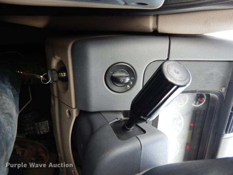 image for item DJ5801 2013 Freightliner Cascadia 125  semi truck