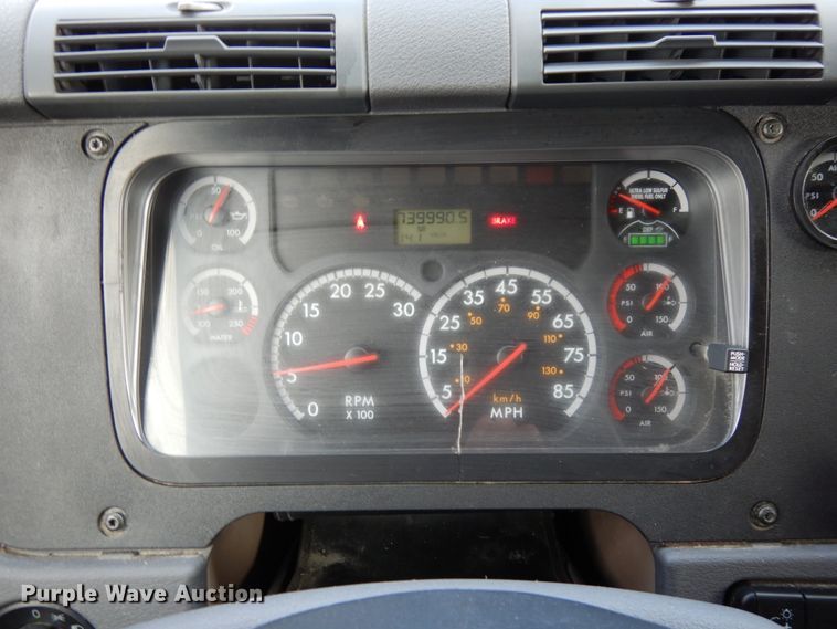 image for item DJ5801 2013 Freightliner Cascadia 125  semi truck