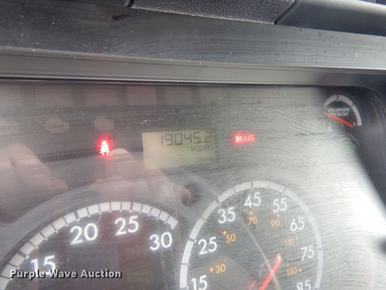 image for item DJ5801 2013 Freightliner Cascadia 125  semi truck