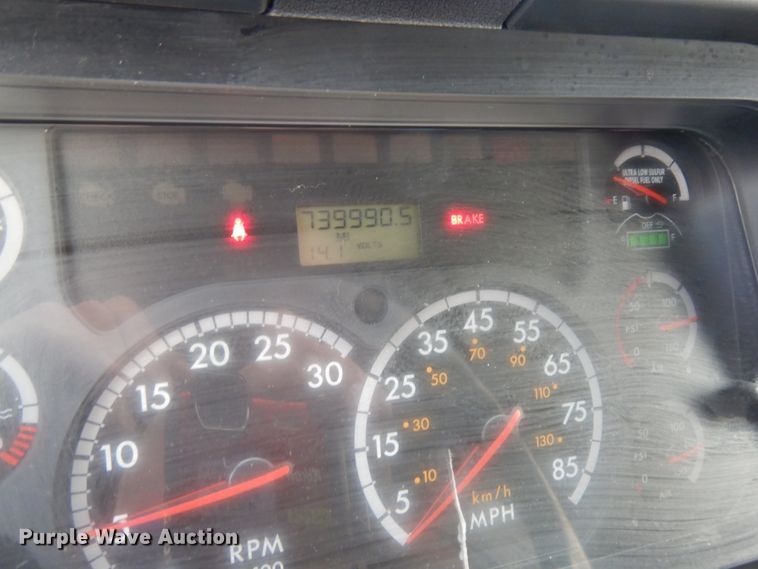 image for item DJ5801 2013 Freightliner Cascadia 125  semi truck