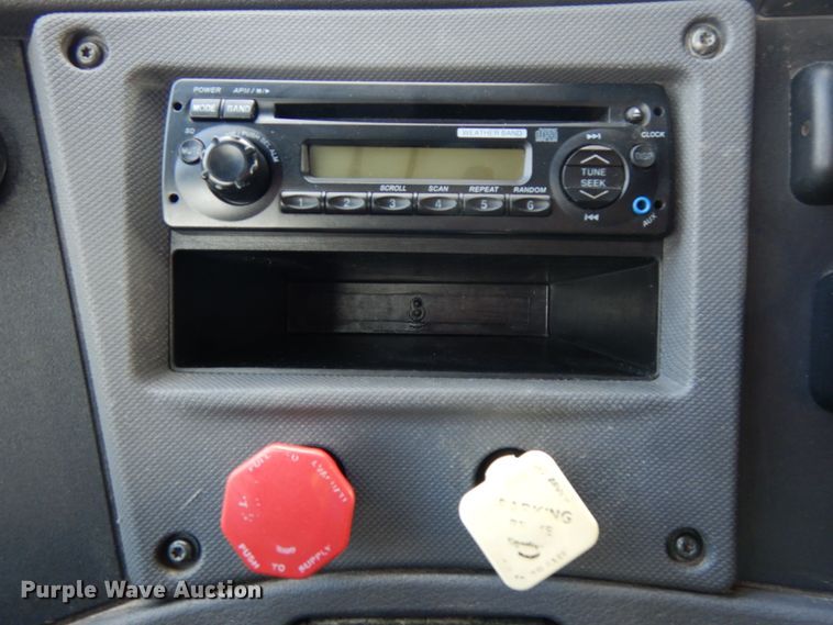 image for item DJ5801 2013 Freightliner Cascadia 125  semi truck