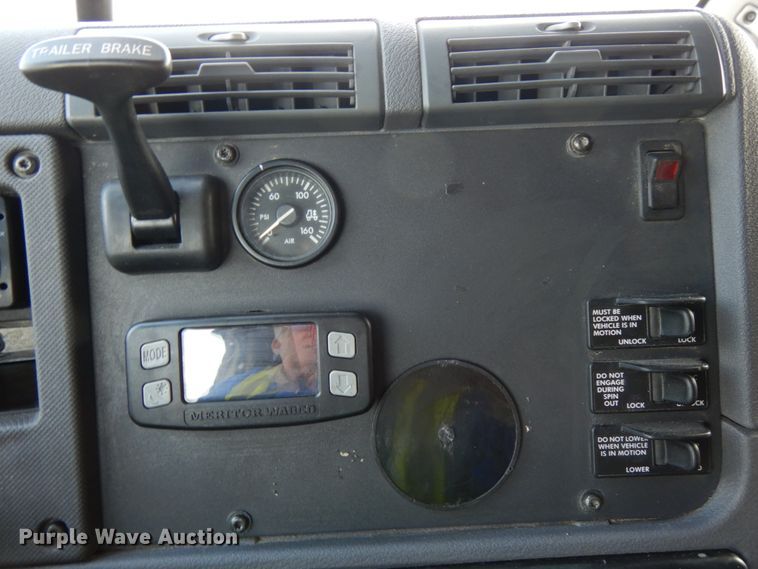 image for item DJ5801 2013 Freightliner Cascadia 125  semi truck