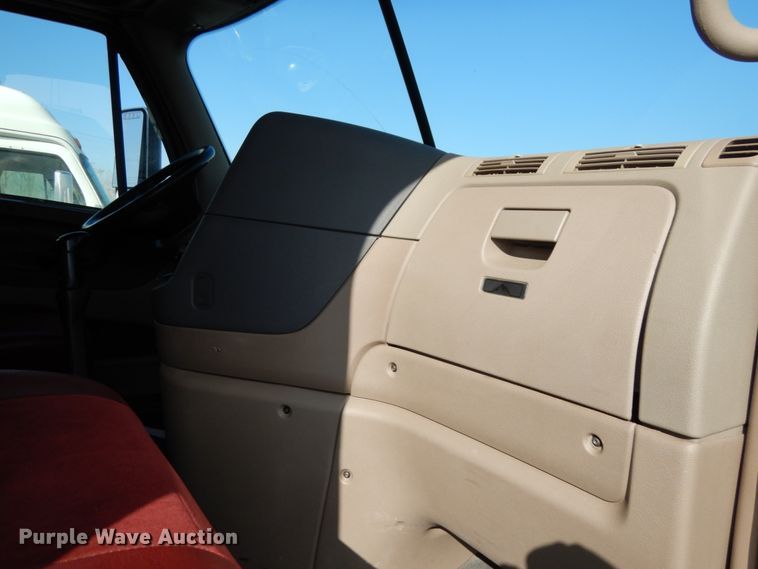 image for item DJ5801 2013 Freightliner Cascadia 125  semi truck